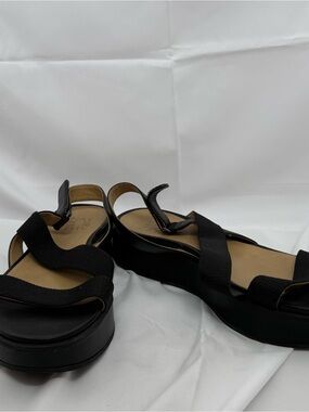 Naturalizer Black Platform Sandals with Elastic Straps